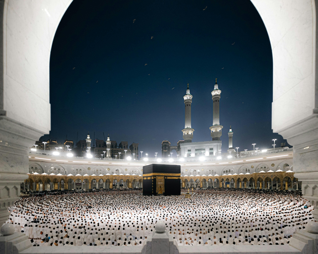 الحج شعيرة وليس بالهزل