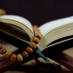 هُم العلماء فلنلزمهم